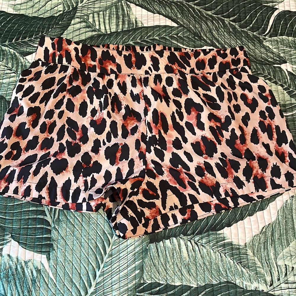 City Streets Leopard Print Shorts Size L